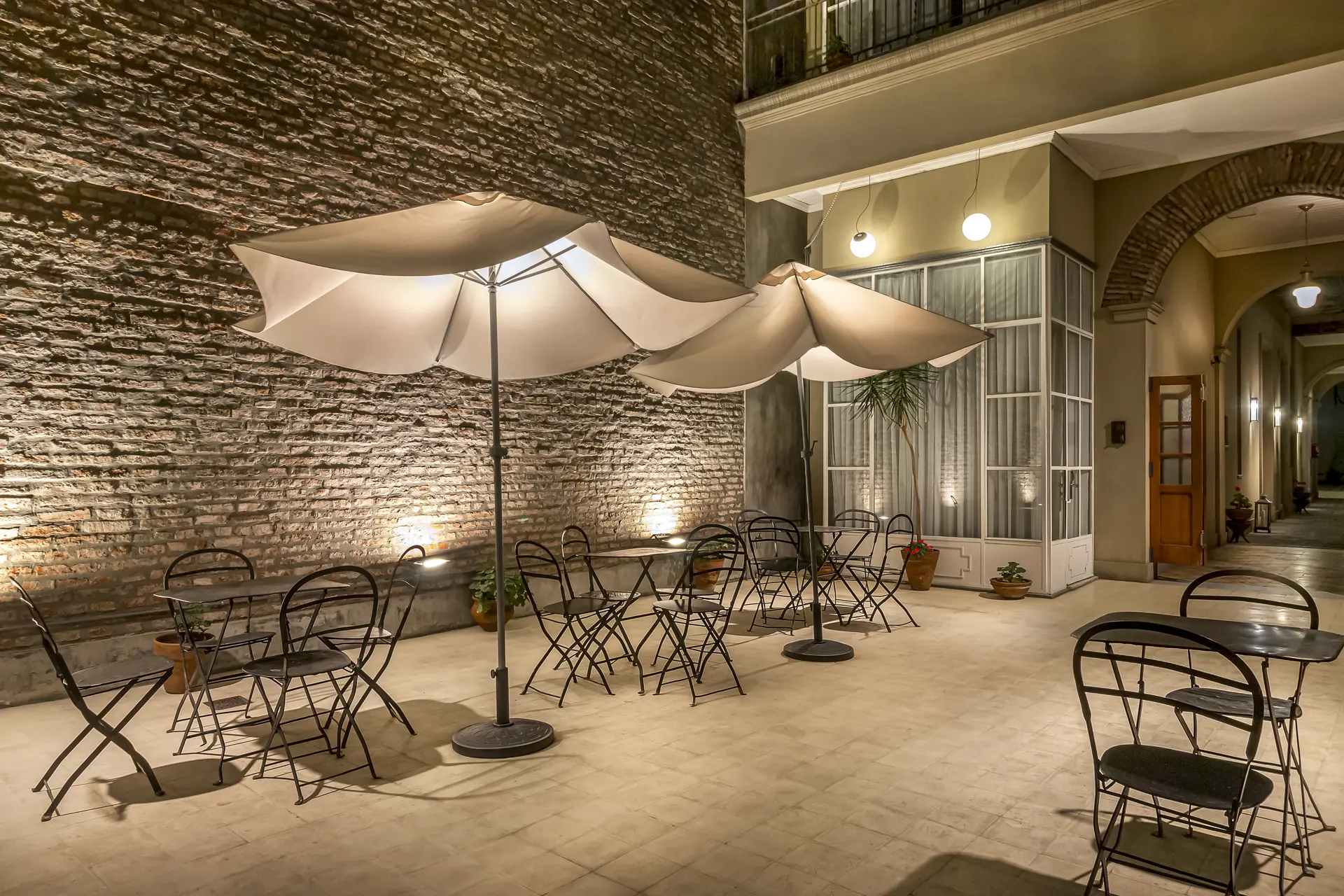 UpPatios_AREAS COM-patio mesas 1